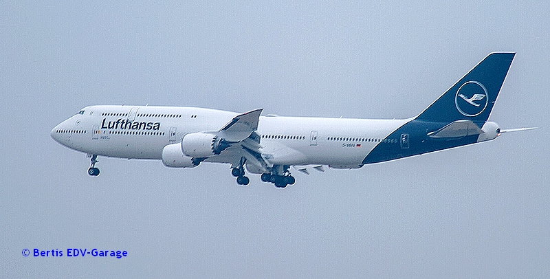 747 in STR kleiner Bericht (hier klicken)