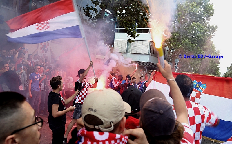 Kroaten feiern auf der Theo 15.07. Bilder (hier klicken)